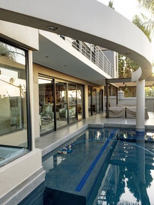 Modern architectural design: The Shazi residence in Fourways, Johannesburg is a contemporary home that underwent a façade renovation for an upgrade that would highlight the entrance, embrace natural elements and bring abundant natural light into the study, office, and children’s play area. 